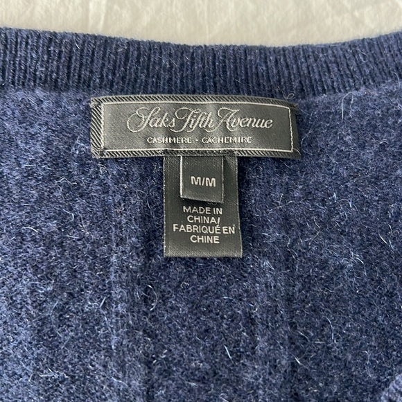 Saks navy cashmere sweater size medium - Picture 2 of 3